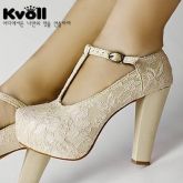 Sapato Kvoll salto alto de renda em PU couro elegante